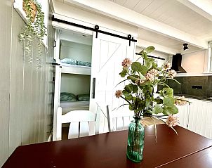 Luxe badkamer in Vakantiehuis Harboursuite Woudsend, voorzien van moderne faciliteiten voor optimaal comfort aan het Slotermeer.