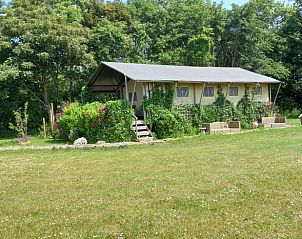 Vakantiehuisje in Woudsend, charmante lodge met weelderige tuin nabij de Friese meren en Slotermeer.