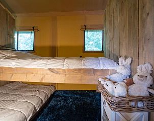 Vakantiehuisje in Woudsend, gezellige kinderkamer met stapelbed in de lodge bij de Friese meren.