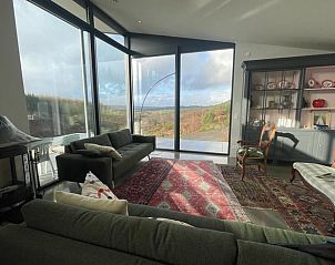 Ruime woonkamer in Huisje in Bertogne met panoramisch uitzicht op de Ardennen, vakantiehuis in Luxemburg, Belgi.
