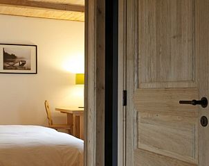 Gezellige hoek in Le Pr du Cerf - Le Noyer, vakantiehuis in Smuid, Ardennen, met houten accenten.