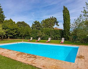 Geniet van het zwembad bij Agriturismo Murlo, een vakantiehuis in het groene Toscane, Itali.