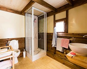 Stylish bathroom in Air Dreamer 3 glamping lodge in Cavriglia, Tuscany, with modern amenities and wood finishes.