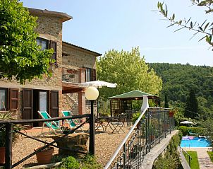 Guest house 09525501 • Holiday property Tuscany / Elba • Vakantiehuis in San Giustino Valdarno met zwembad, in Toscan 