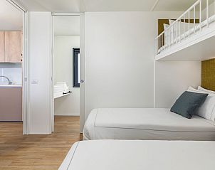 Gemtliches Schlafzimmer im Camping Home Sea View, Premantura, Istrien, mit bequemen Betten und moderner Einrichtung.