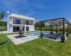 Guest house 10120103 • Holiday property Istria • Vakantiehuis Villa Essea 