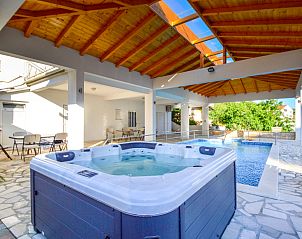 Guest house 10310103 - Holiday property Dalmatia - Vakantiehuis Villa Kursar