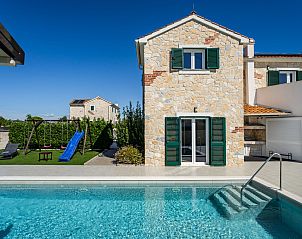 Guest house 10310104 - Holiday property Dalmatia - Vakantiehuis Carmen