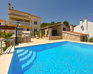 Guest house 10311002 • Holiday property Dalmatia • Vakantiehuis Cici 