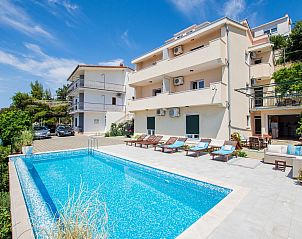 Guest house 10325503 • Apartment Dalmatia • Shared pool apartment David- second floor 