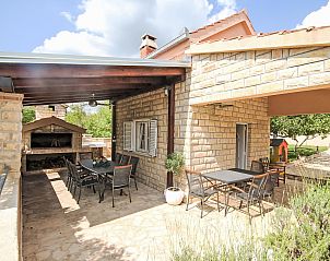Guest house 10330505 - Holiday property Dalmatia - Vakantiehuis f�r 8 Personen mit privatem Swimmingpool im Hi