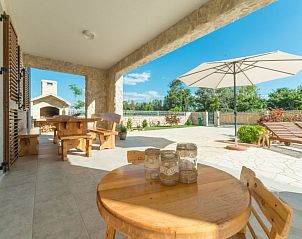 Guest house 10347131 - Holiday property Dalmatia - Vakantiehuis Steinvilla mit Pool, Meerblick, N�he Sandstran