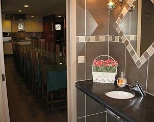 Eetzaal in Hove Ter Hille vakantiehuis Jabbeke, gezellige ruimte voor groepen.