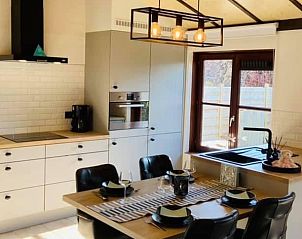 Moderne keuken in Huisje Amli, vakantiewoning in Bredene, Belgische kust.