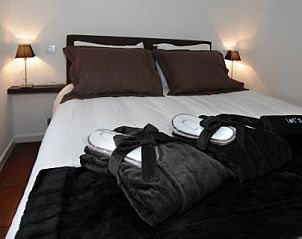 Comfortabele slaapkamer in Sea Nooz vakantiehuis met zachte badjassen, Nieuwpoort, Belgi.