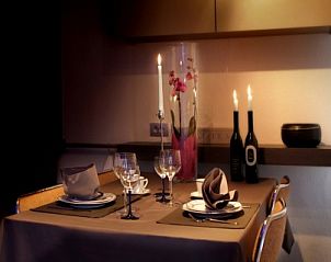 Verwarmde open haard en champagne in Sea Nooz vakantieaccommodatie, Nieuwpoort, Belgi.