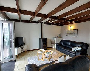 Knusse woonkamer met tv in vakantiehuis Duinendaele 272, Adinkerke, De Panne, Belgische kust.