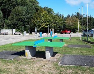 Tafeltennistafel bij Duinendaele 272, Adinkerke, De Panne, Belgische kust.