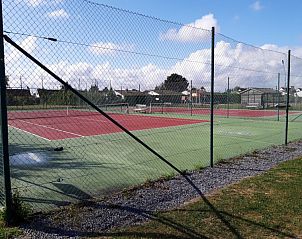 Tennisbanen bij Duinendaele 272, Adinkerke, De Panne, Belgische kust.