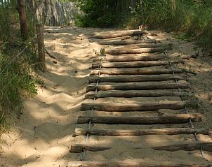 Zandpad naar het strand bij Duinendaele 272, Adinkerke, De Panne, Belgische kust.