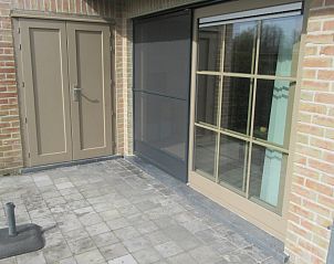 Veranda van vakantiehuis Walhofpark 13, gelegen aan de Belgische kust in Adinkerke-De Panne.