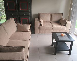 Ruime woonkamer in vakantiehuis Walhofpark 13, Adinkerke-De Panne, Belgische kust.