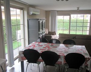 Keuken met moderne apparatuur in vakantiehuis Walhofpark 13, Adinkerke-De Panne, Belgi.