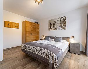 Stylish living room of Luxury Tauern Suite Walchen Kaprun 1 in Piesendorf, Salzburg with mountain views.