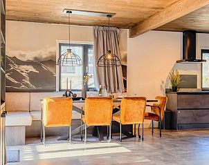 Cozy dining room in the Seeperle chalet, Afritz am See, Carinthia, featuring modern decor and views of the natural surroundings.
