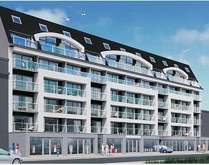 Buitenzijde van Residentie Lautrec appartement, Bredene, Belgische kust, modern gebouw met balkons en zeezicht.