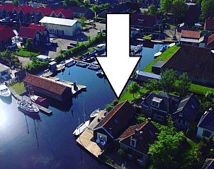 Luchtfoto van Havenhuisje in Terherne, vakantiehuis gelegen aan het Sneekermeer in de Friese meren.