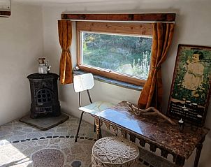 Gezellige binnenruimte van Huisje in Serta, vakantiehuis in Sert, Portugal, met uitzicht op de natuur.