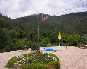 Ontspan in de tuin van Huisje in Sao Teotonio, een vakantiehuis in het groene Alentejo, Portugal.