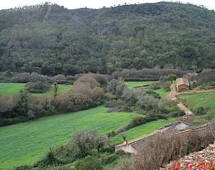 Ontsnap naar Huisje in Sao Teotonio, een idyllisch vakantiehuis in de groene heuvels van So Teotnio, Alentejo, Portugal.