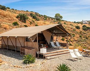 Geniet van de serene natuur bij Cactus Hill's safaritent in lora, Andalusi, ideaal voor een glampingervaring met prachtig uitzicht.