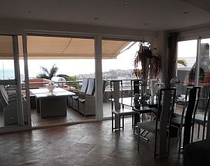 Geniet van het panoramische uitzicht vanaf het terras van Casa Alex, een bed and breakfast in Adeje, Canarische Eilanden, Spanje.