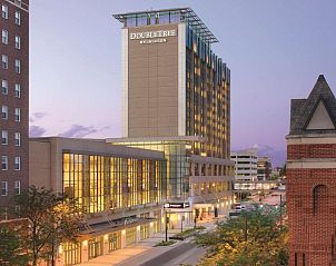 Verblijf 14825502 • Vakantie appartement Midwesten • DoubleTree by Hilton Hotel Cedar Rapids Convention Complex 