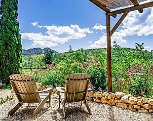 Geniet van het uitzicht op de bergen vanaf het terras van Can Elisa - Appartement Oliva in Tarbena, Costa Blanca, Spanje.