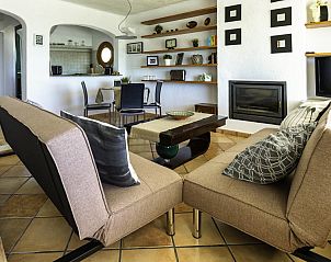 Gezellige woonkamer van Casa Asombrosa bed and breakfast in Jvea, Costa Blanca, Spanje met moderne inrichting.