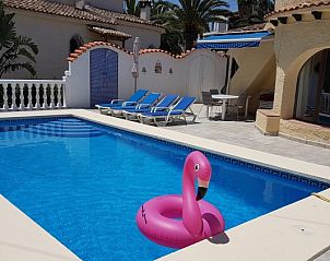 Geniet van het zwembad en terras bij Casa Alegre Benissa, een vakantiehuis in de zonnige Costa Blanca, Spanje.