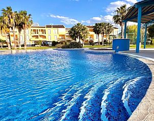 Geniet van het zwembad bij Apartment Oasis El Verger, een vakantieparadijs in Costa Blanca, Spanje.