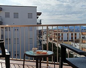 Geniet van het uitzicht vanaf het zonnige terras van Sunny Balcony appartement in Oliva, Costa Blanca, Spanje.