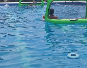 Finca Kim vakantiehuis met zwembad in Lliria, Valencia omgeven door natuur.