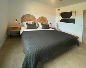 Ontspan in de stijlvolle slaapkamer van Casa Mijas, een appartement in La Cala de Mijas, Costa del Sol, Spanje.