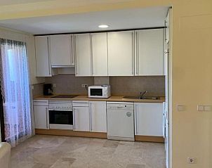 Moderne keuken in Overwinteren aan de Costa de Sol appartement, Estepona, Costa del Sol, Spanje.