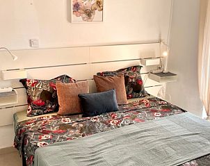 Comfortabele slaapkamer in Benal Beach Appartement, Benalmdena Costa, ideaal voor een ontspannen verblijf aan de Costa del Sol.