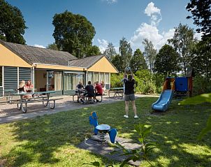 Gemtliche Terrasse im Breeland 't Achterom in Annen, ideal fr Familien in Nord-Drenthe.