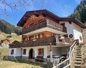 Guest house 18215603 - Apartment Under Gr�ub / Grisons - Appartement Appartement/Fewo, Dusche und Badewanne, 8-Bettwo