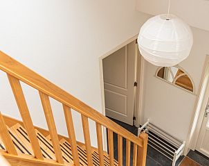 Bovenaanzicht van trap in Boerderij het Reestdal, vakantiehuis in Zuidwolde.