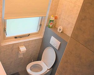 Badkamer in vakantiehuis DG011, Zorgvlied, Drenthe met modern sanitair.